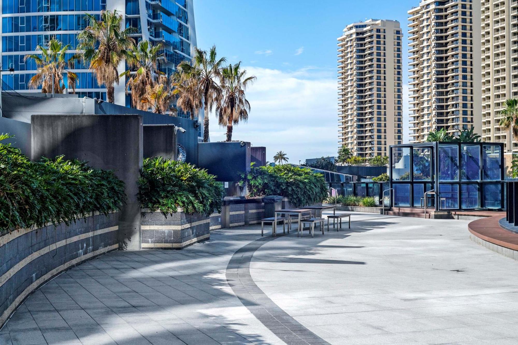 Converted Two Bedroom At Circle On Cavill - Self Contained, Privately Managed - Wow Apartment