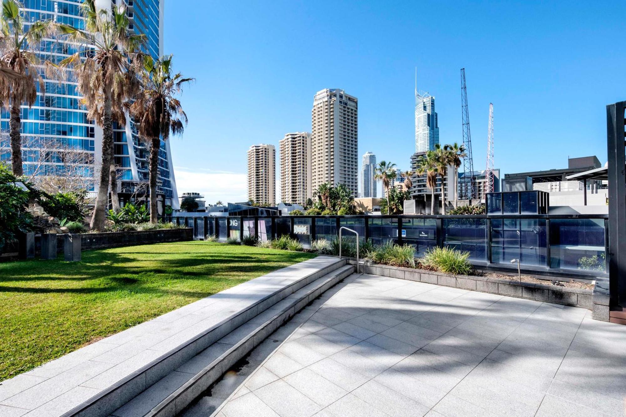 Converted Two Bedroom At Circle On Cavill - Self Contained, Privately Managed - Wow Apartment *