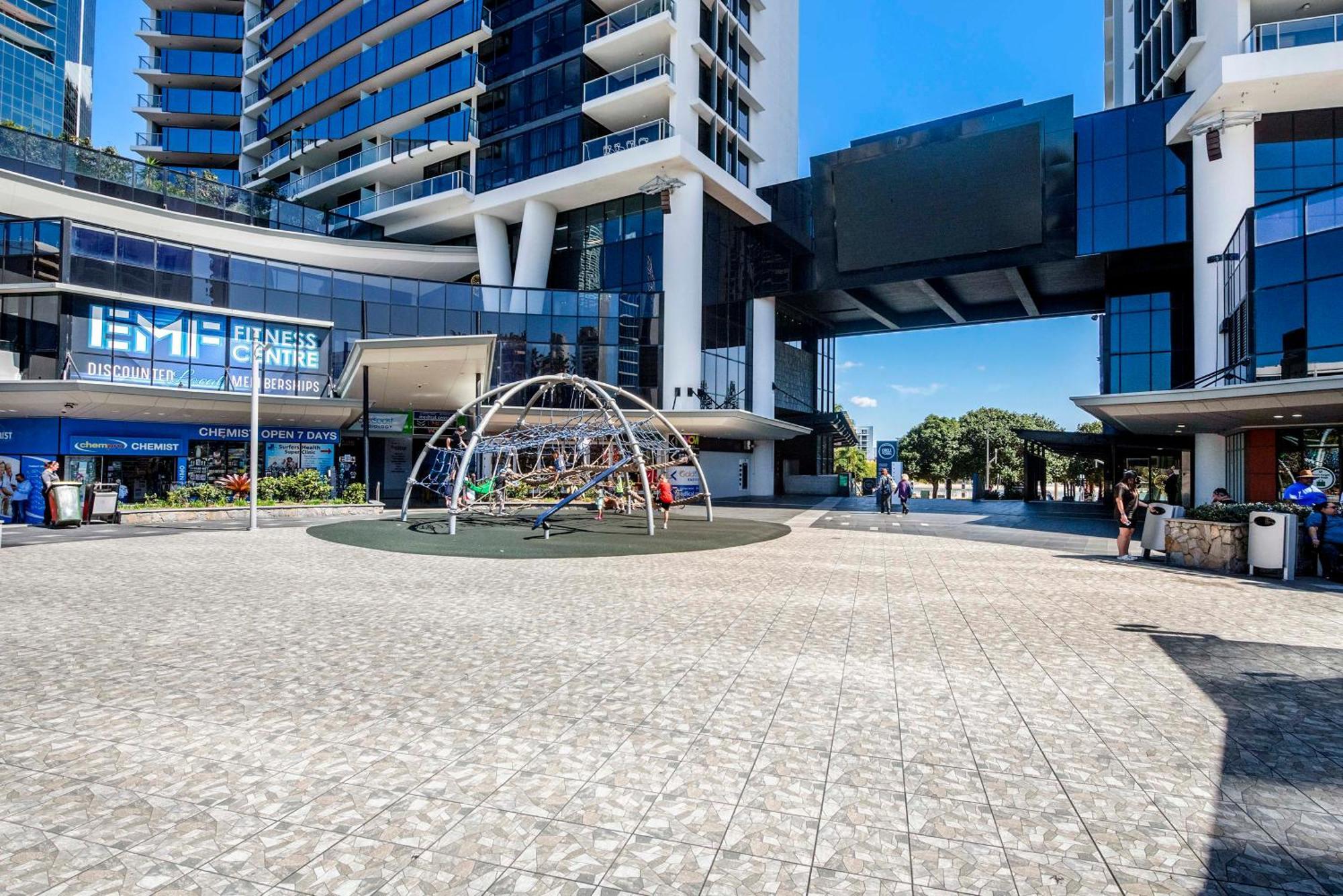 Apartment Converted Two Bedroom At Circle On Cavill - Self Contained, Privately Managed - Wow *