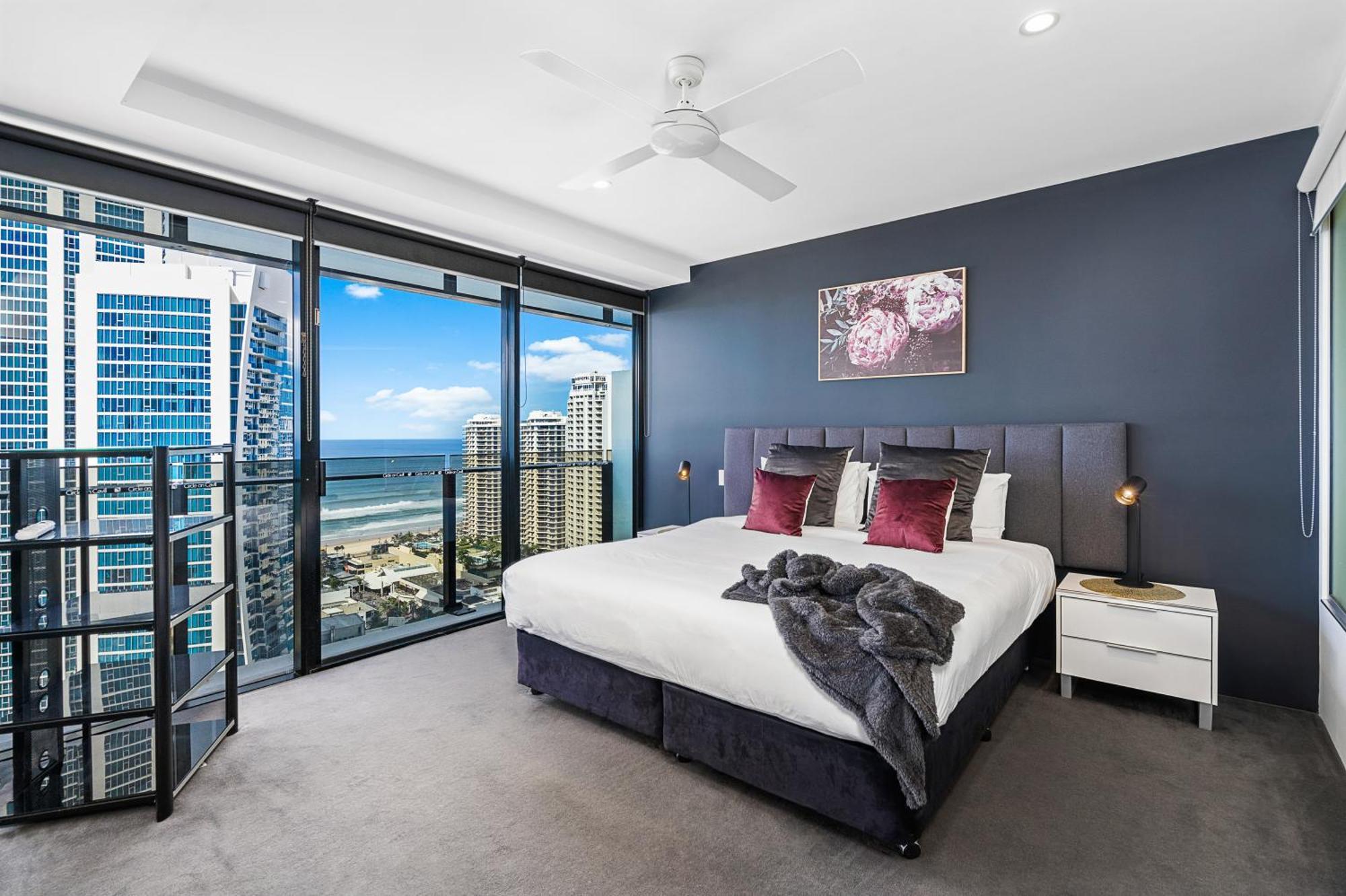 Apartment Converted Two Bedroom At Circle On Cavill - Self Contained, Privately Managed - Wow *