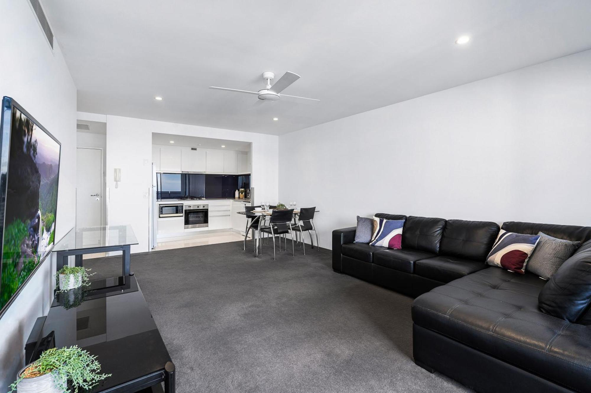 Apartment Converted Two Bedroom At Circle On Cavill - Self Contained, Privately Managed - Wow Gold Coast