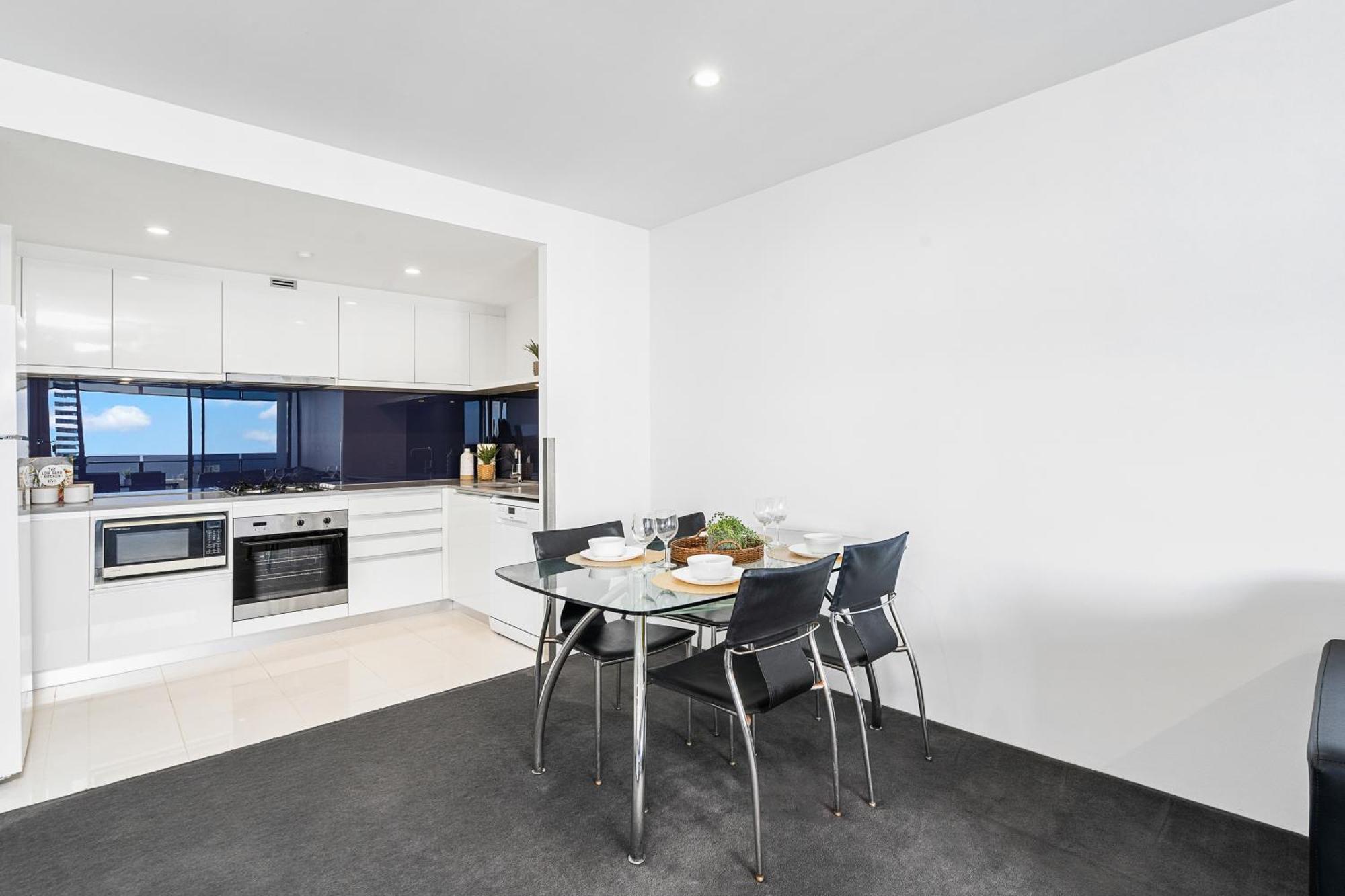 Converted Two Bedroom At Circle On Cavill - Self Contained, Privately Managed - Wow * Gold Coast